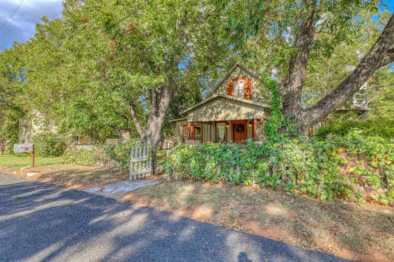 Cosmos Cottage Fredericksburg Exterior foto